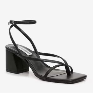 Steve Madden-Ansel Sandal in black